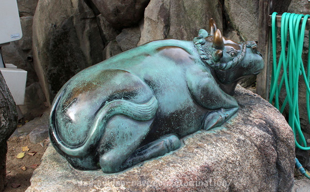 臥牛像・青銅牛（大阪天満宮） パワースポット 受験だ！合格祈願