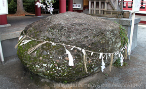 蛇の枕石（夜泣き石）【篠崎八幡神社】02