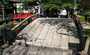 鯉（恋）のかけ橋【六孫王神社】01